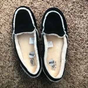 NWT UGG’s Hailey Slippers Size 9.5W